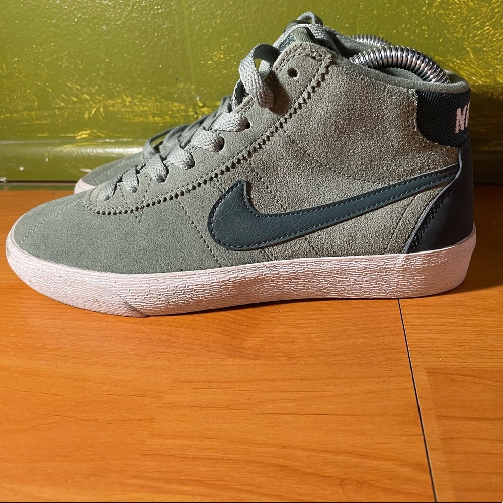 Nike SB  Bruin HI  womens shoes